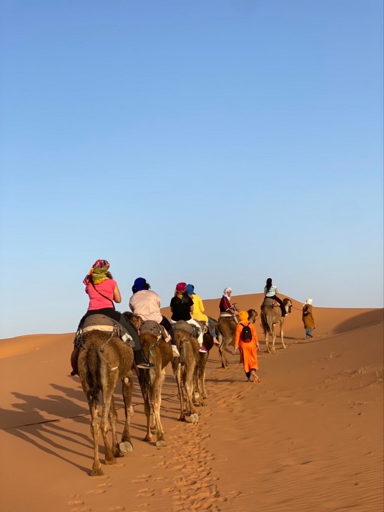 ركوب الجمال بصحراء مرزوكة الساحرة